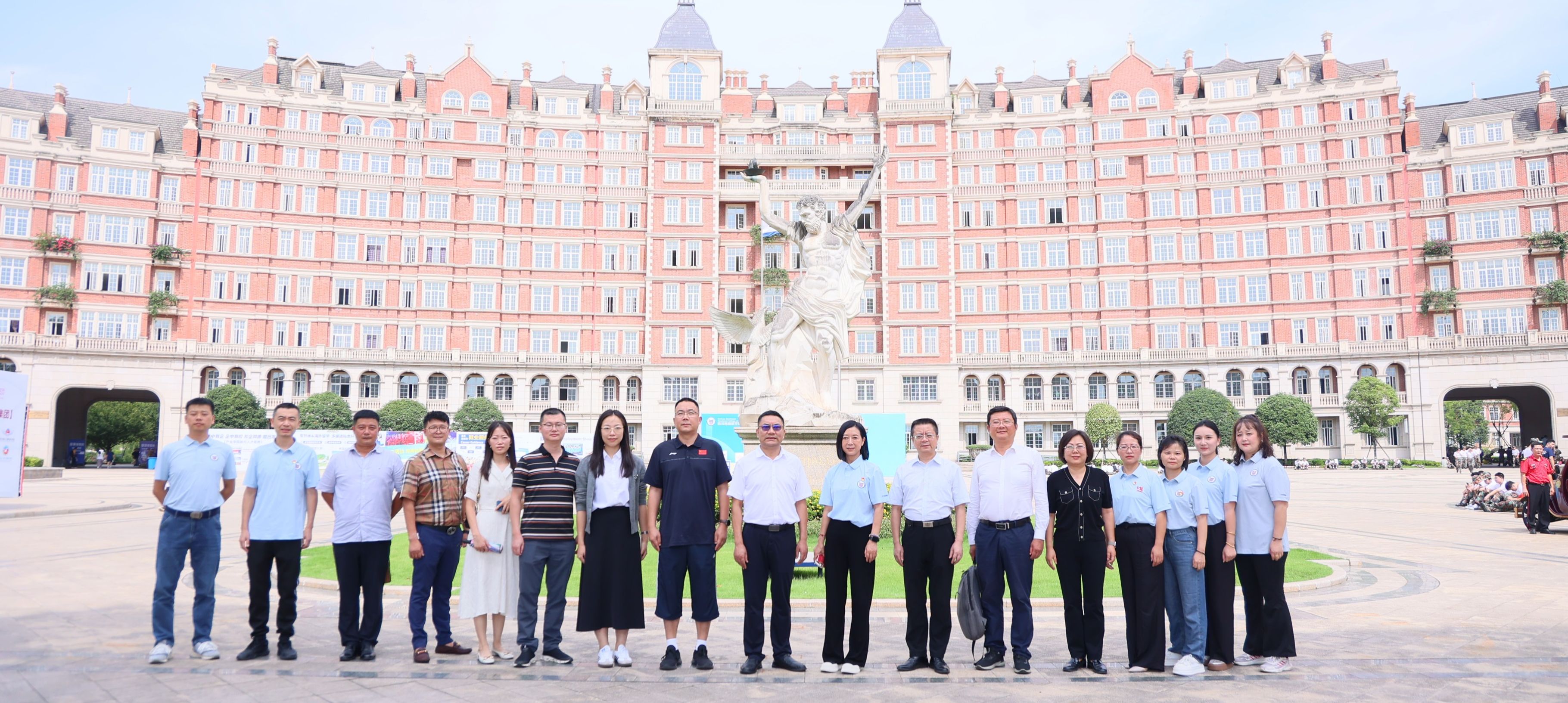 深化校际交流，共绘职教新篇！南充市中等职业技术学校交流团莅临成航校参观交流